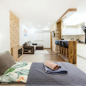 https://king-of-the-party-district.inbudapesthotels.com